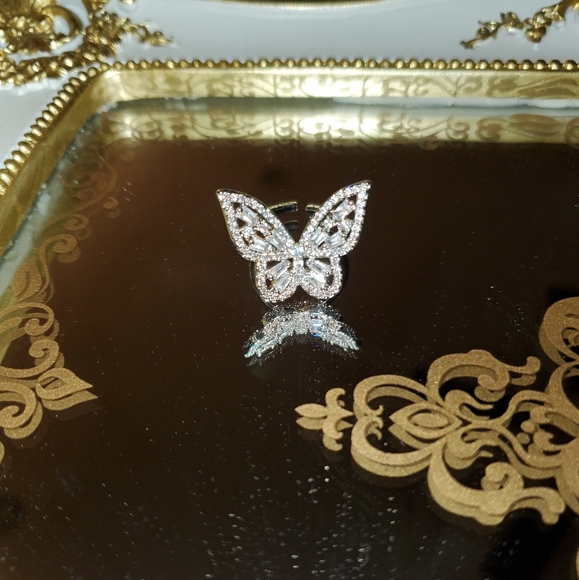 🦋Gorgeous crystal butterfly ring - Picture 3 of 5